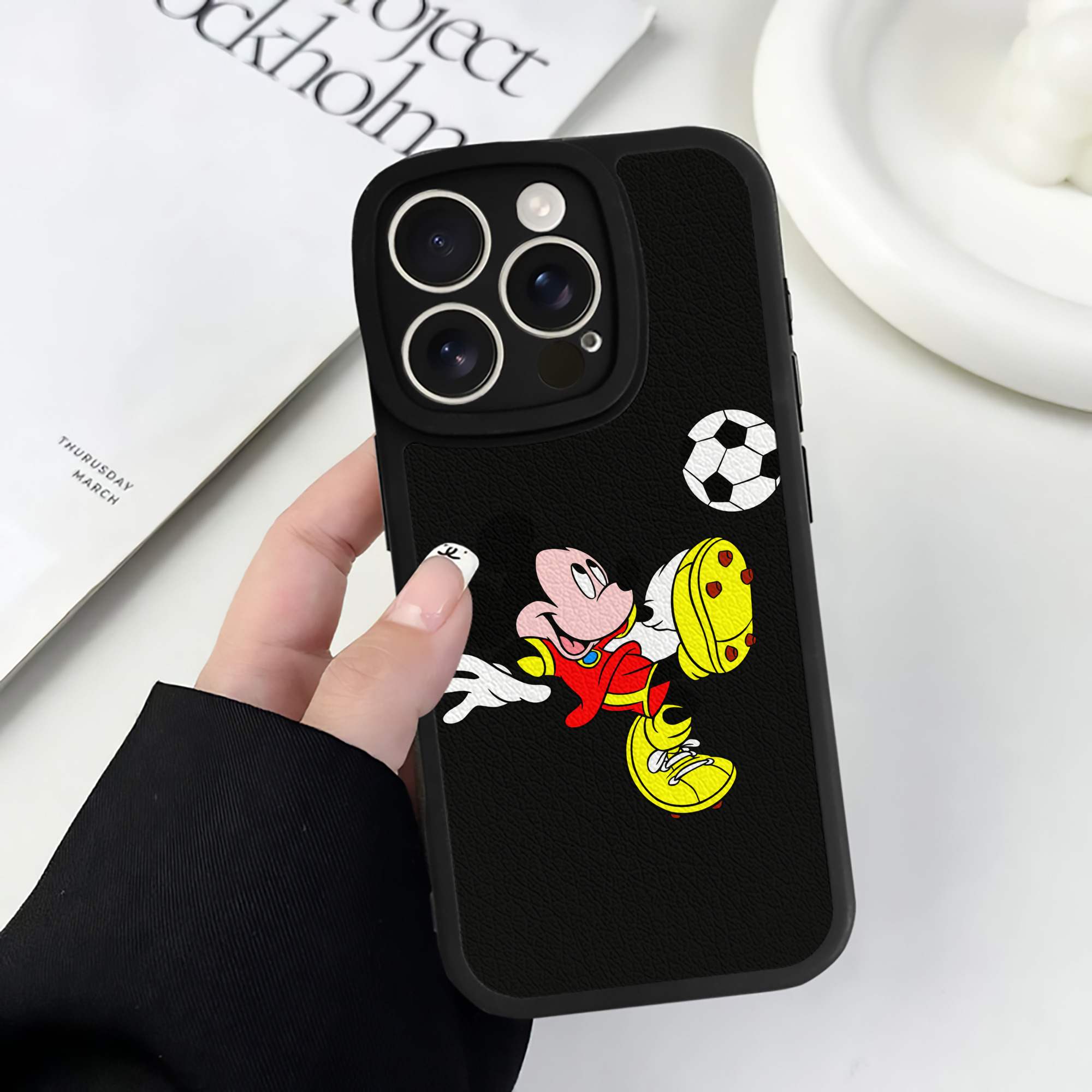 （画像用） ミッキーマウス Mickey Mouse 【iPhone 16シリーズ対応】シリコンスマホケース（レザー調） 材質：シリコン